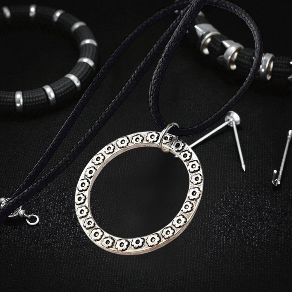 5 For $25💫Alternative Silver Circle Pendant